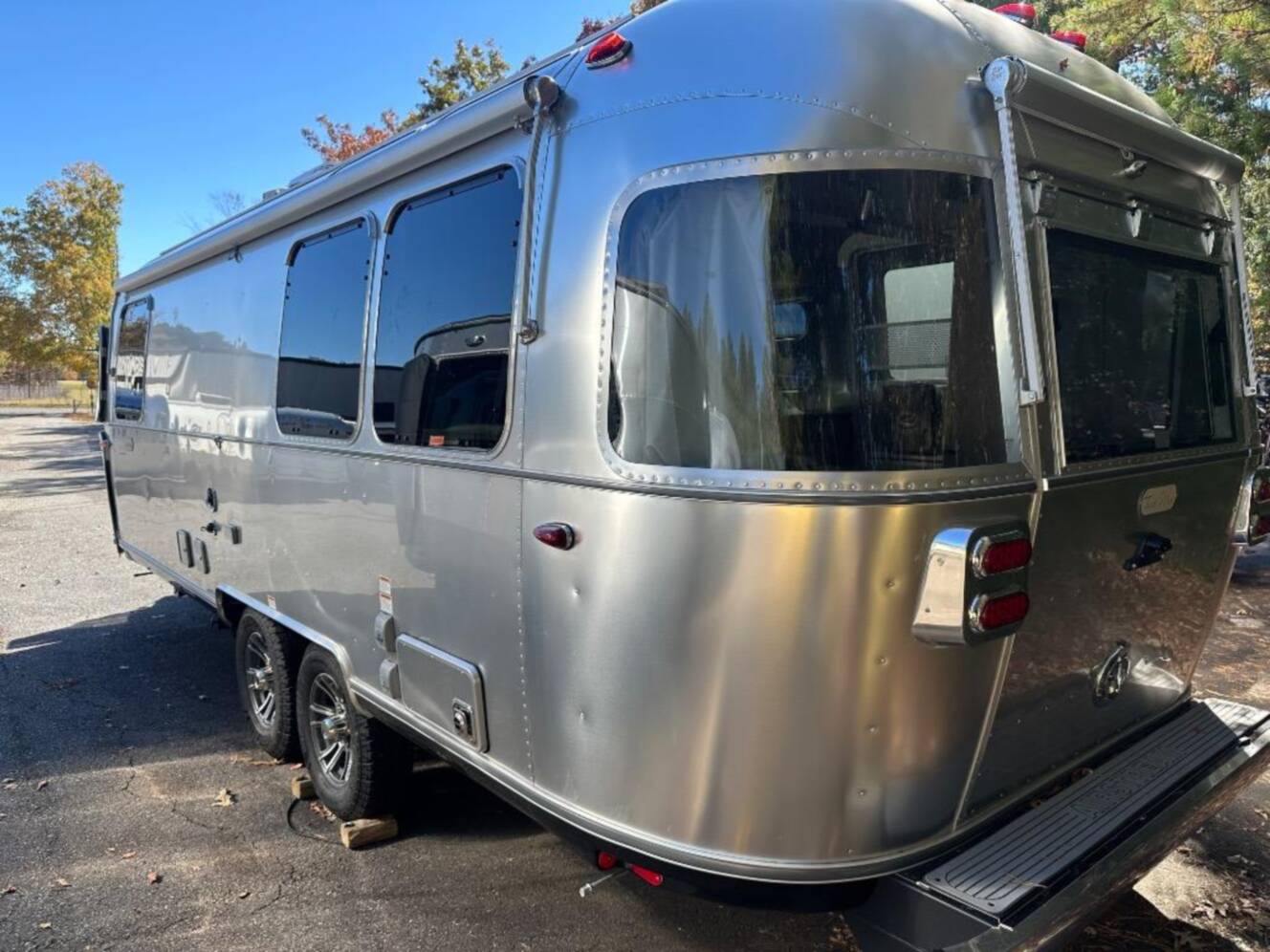 A photo of this 2026 Airstream Trade Wind 25FB Queen With Hatch
