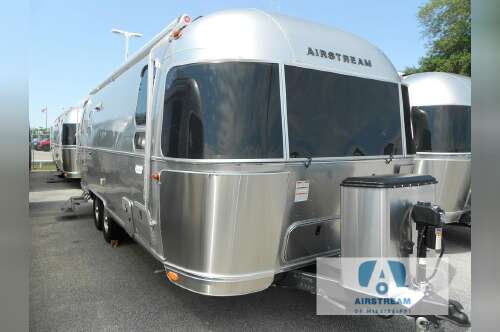 2025 Airstream Flying Cloud 25FB Twin in gulfport MS