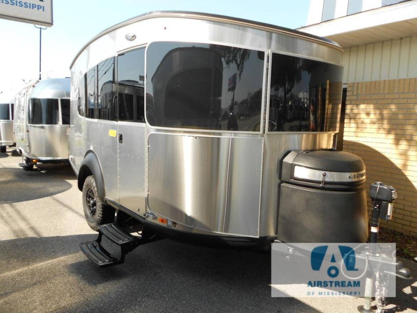 A photo of this 2025 Airstream Basecamp 20X