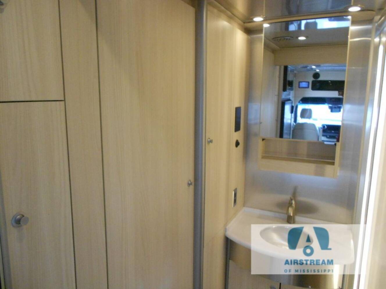 A photo of this 2024 Airstream Atlas Murphy Suite