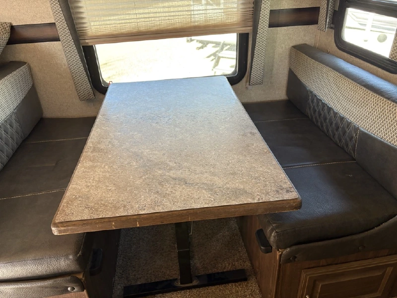 2017 FOREST RIVER ROCKWOOD ULTRA LITE 2606WS