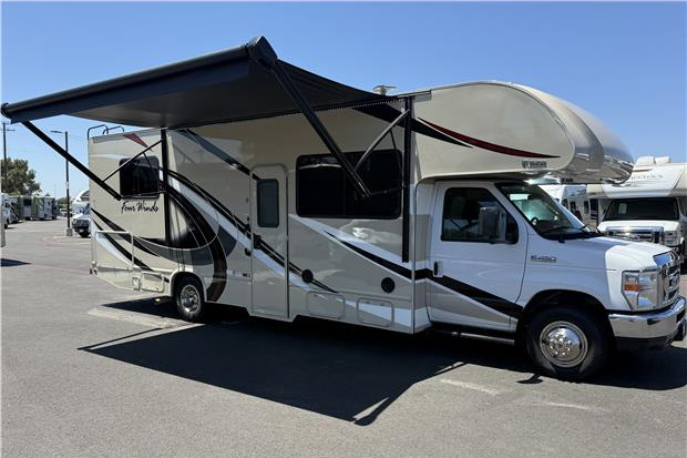 2017 Thor Motor Coach FOUR WINDS 28Z in stanton CA