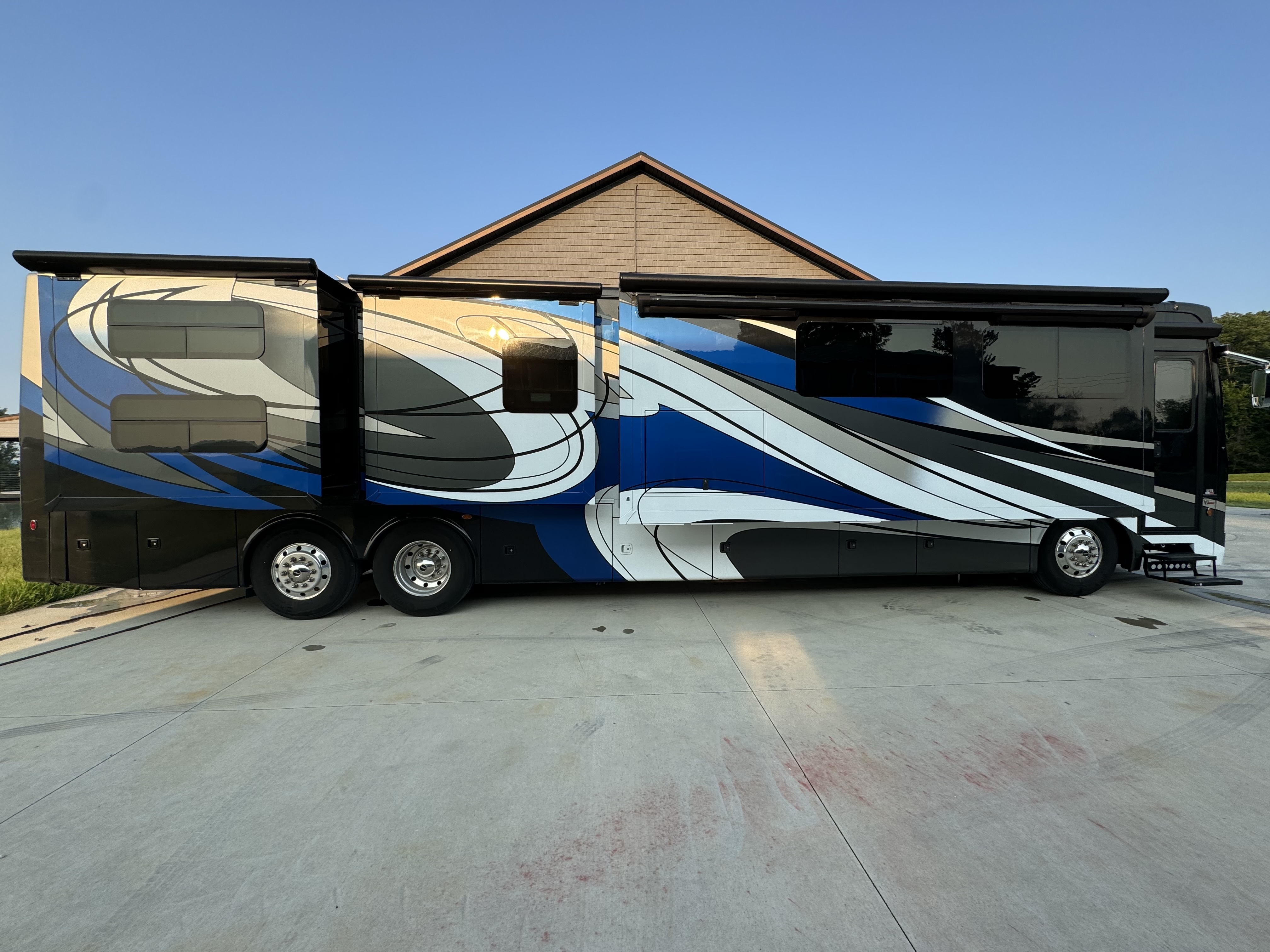 2022 Forest River BERKSHIRE XLT 45CA in evansville IN
