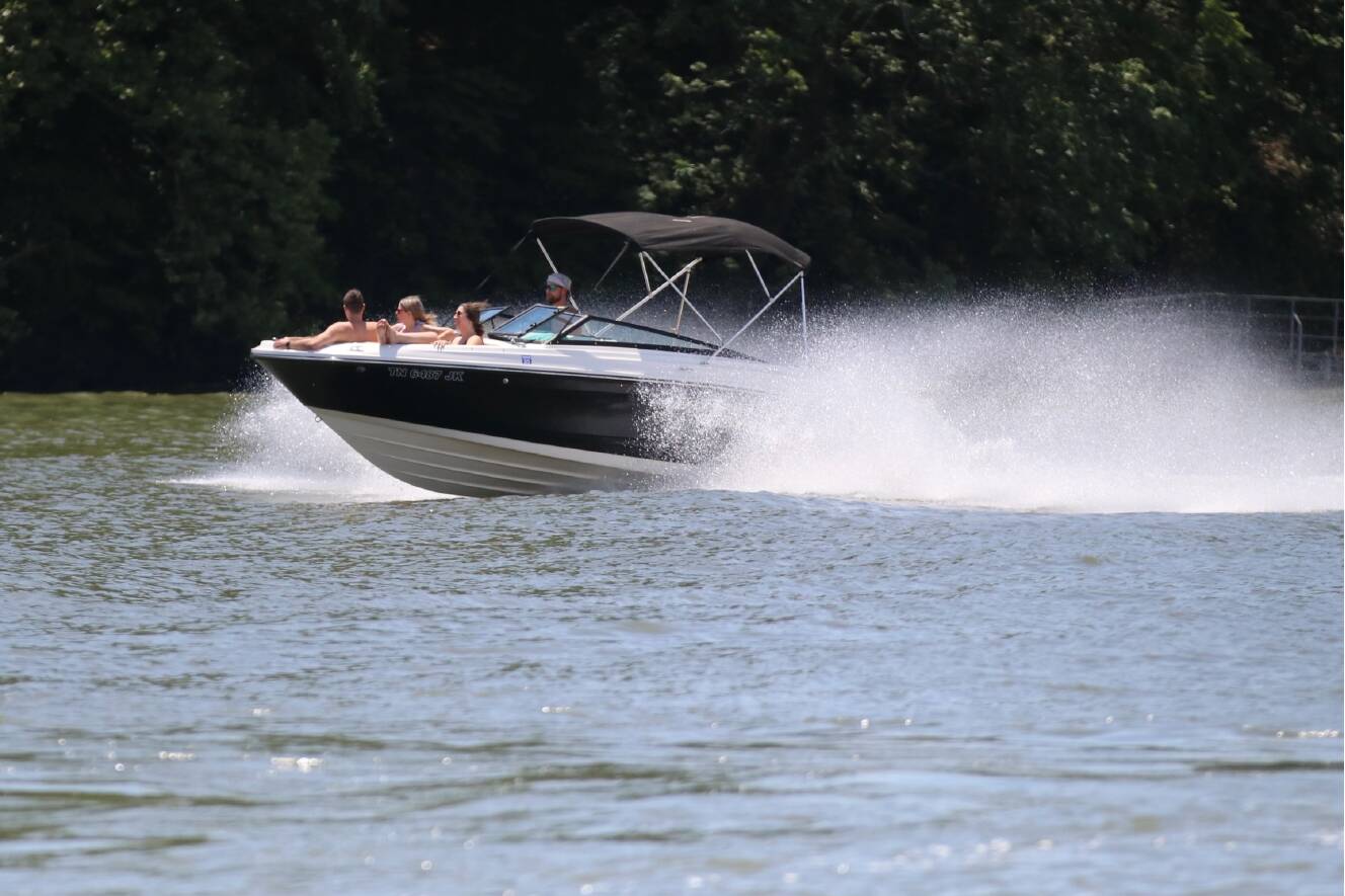 A photo of this 2020 Sea Ray 230 BOW RIDER