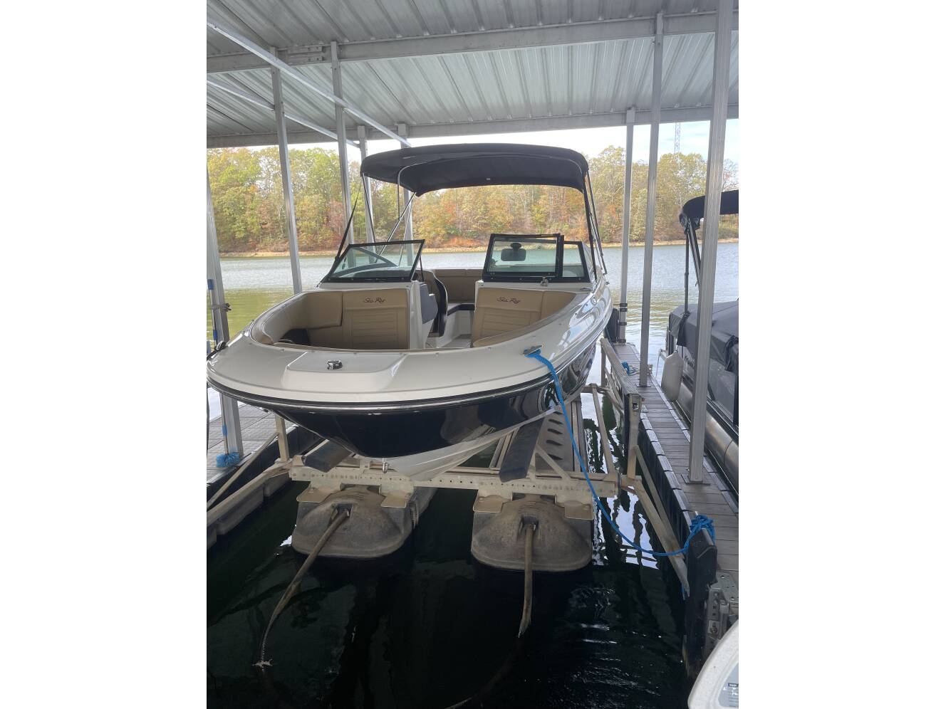 A photo of this 2020 Sea Ray 230 BOW RIDER