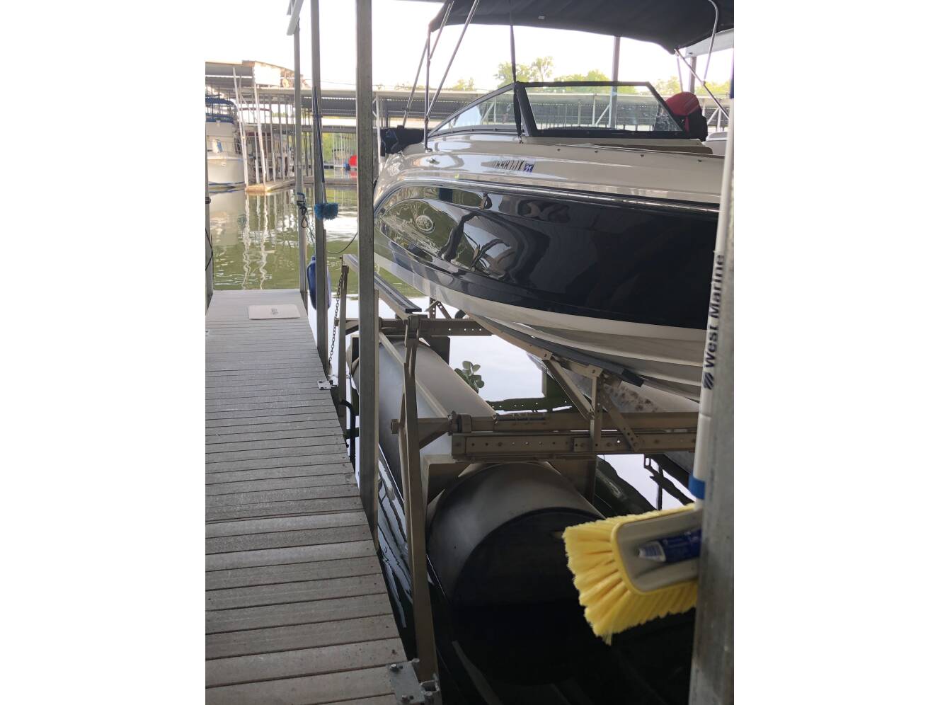 A photo of this 2020 Sea Ray 230 BOW RIDER