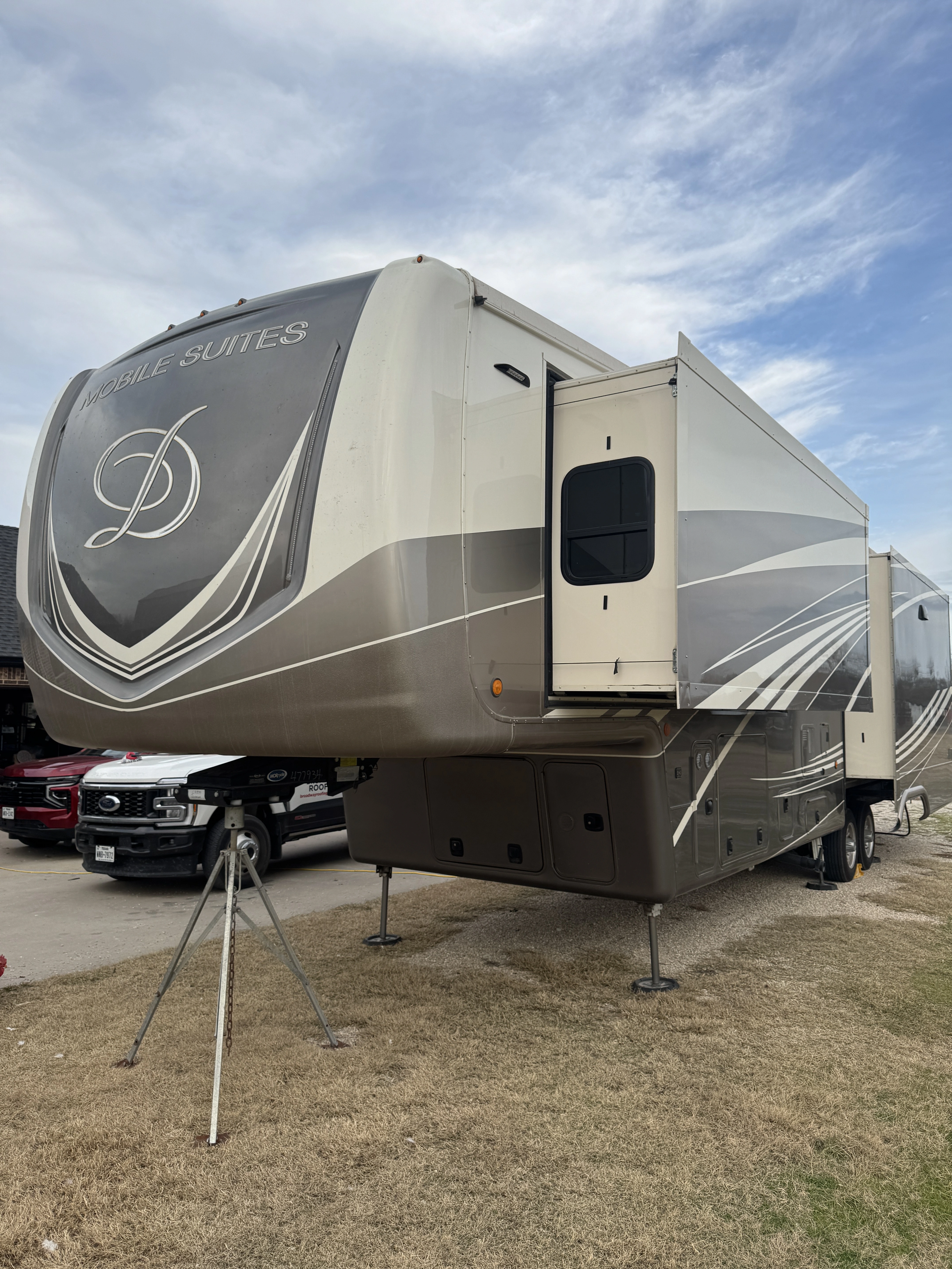 2022 DRV MOBILE SUITES 40KSSB4 RV