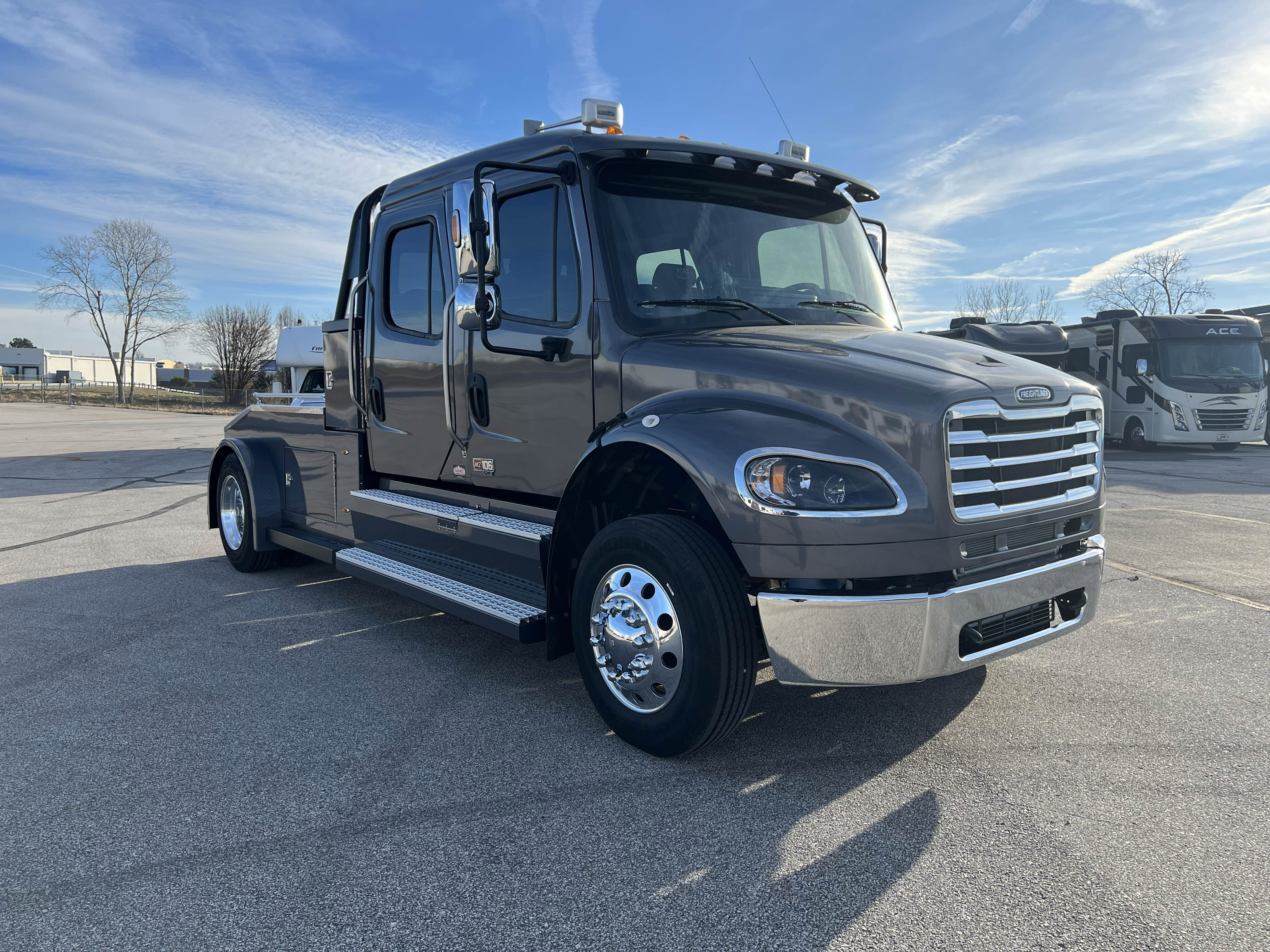 2024 FREIGHTLINER BUSINESS CLASS M2 106 Plus in Belton, MO