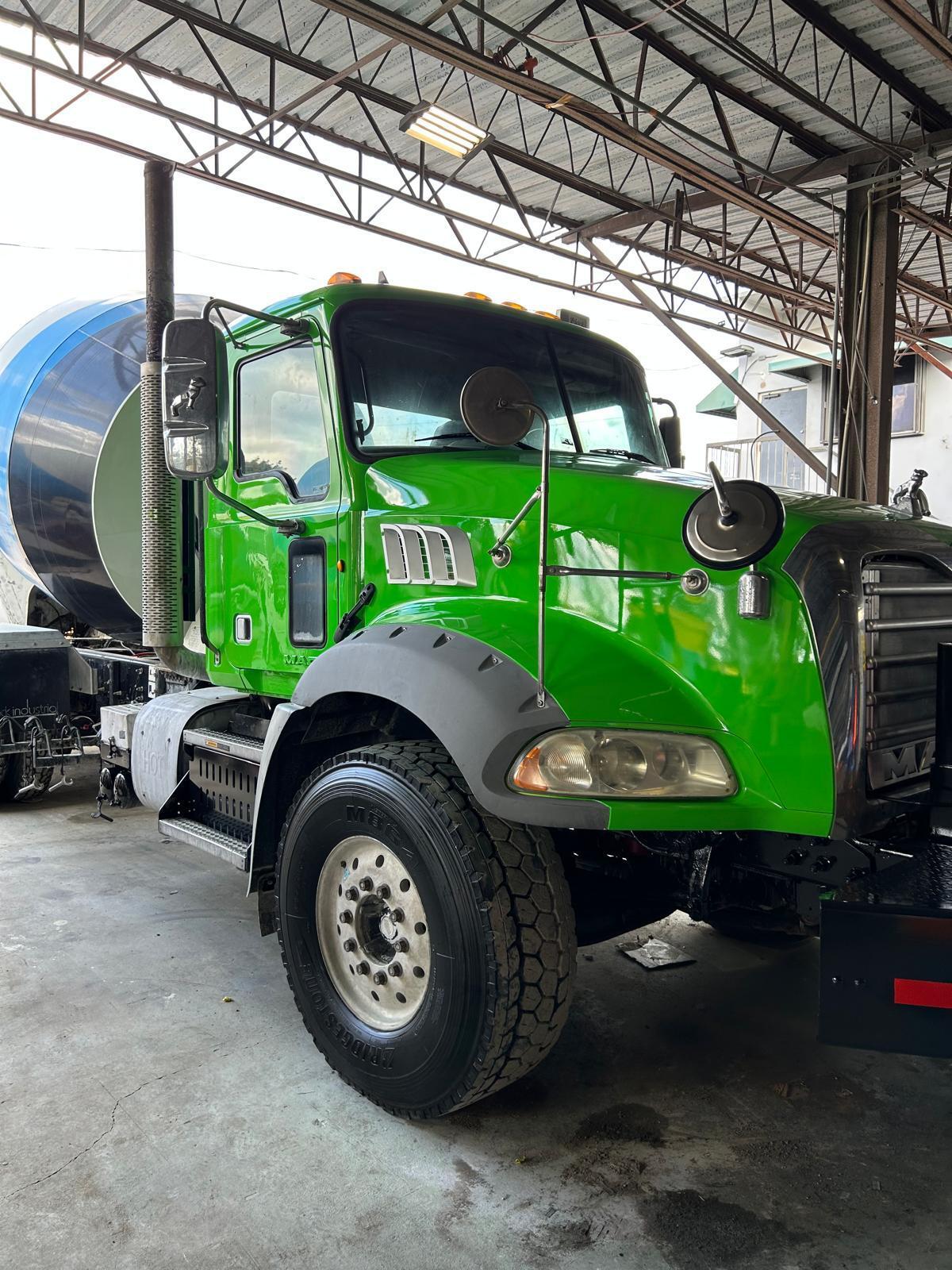 2014 MACK GRANITE in Miami, FL