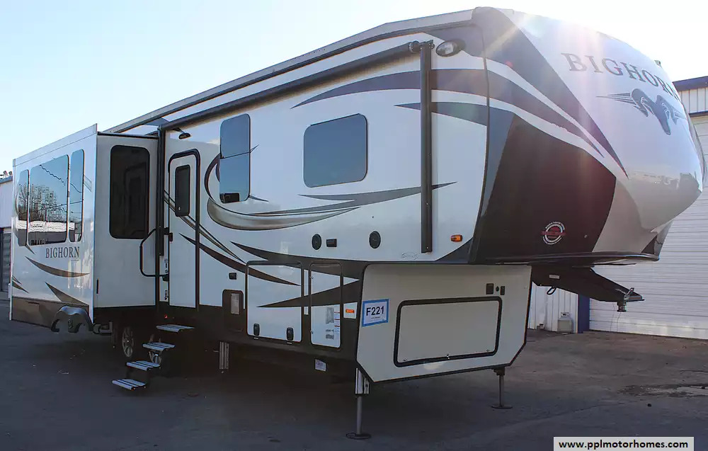 2017 Heartland Bighorn 3160EL in decatur TX
