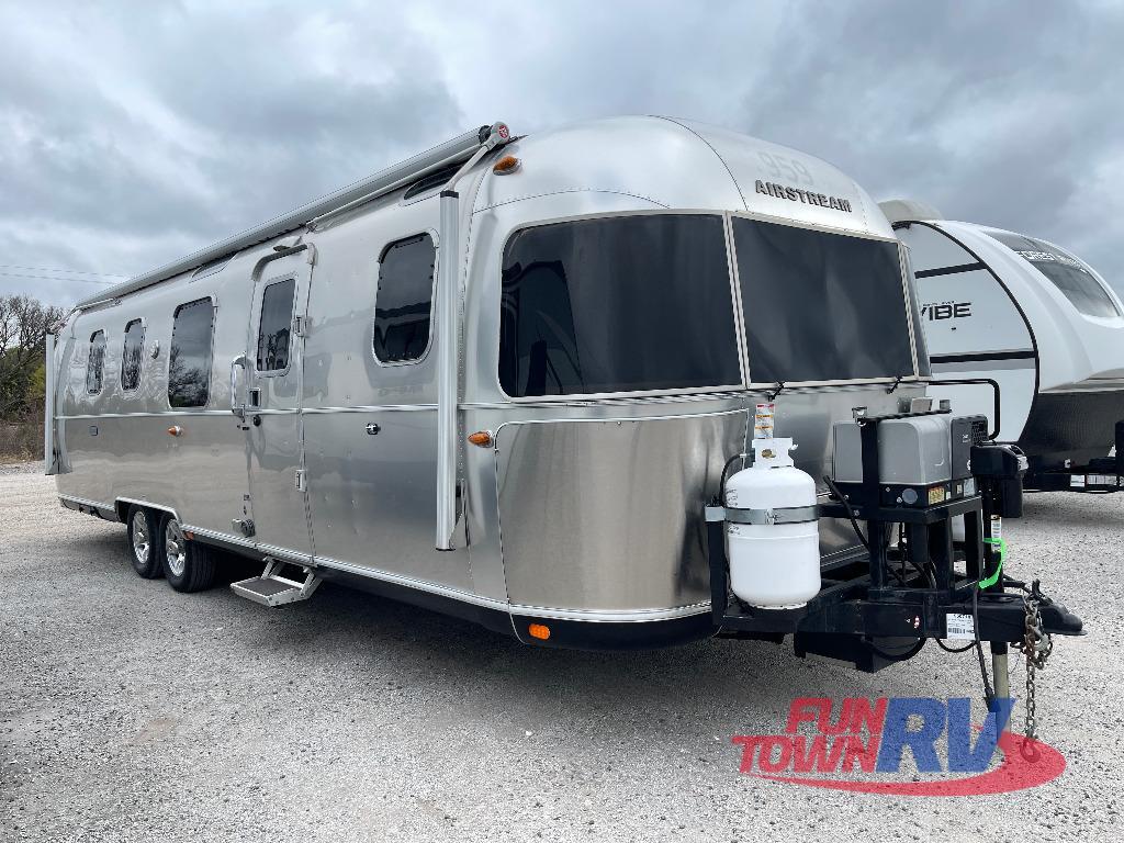2020 Airstream Queen Series 33FB QUEEN in cleburne TX