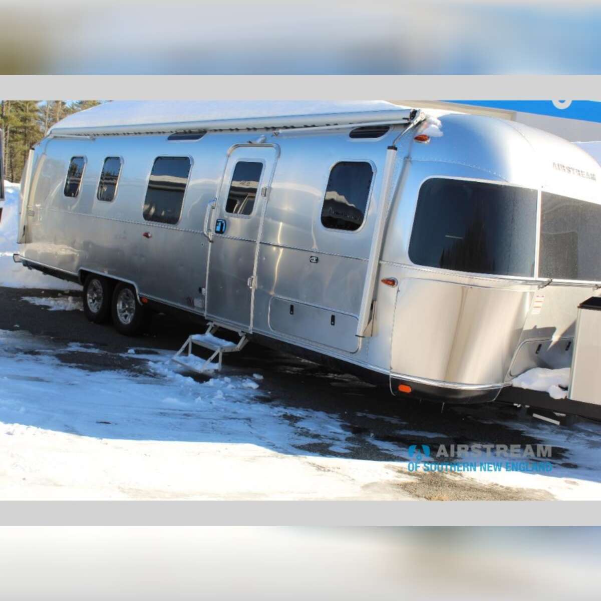 2026 Airstream Classic 33FBT