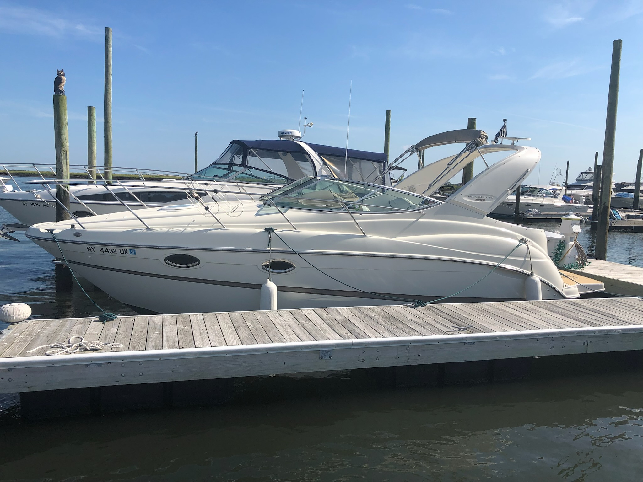 2003 Maxum 2700 SCR in island park NY