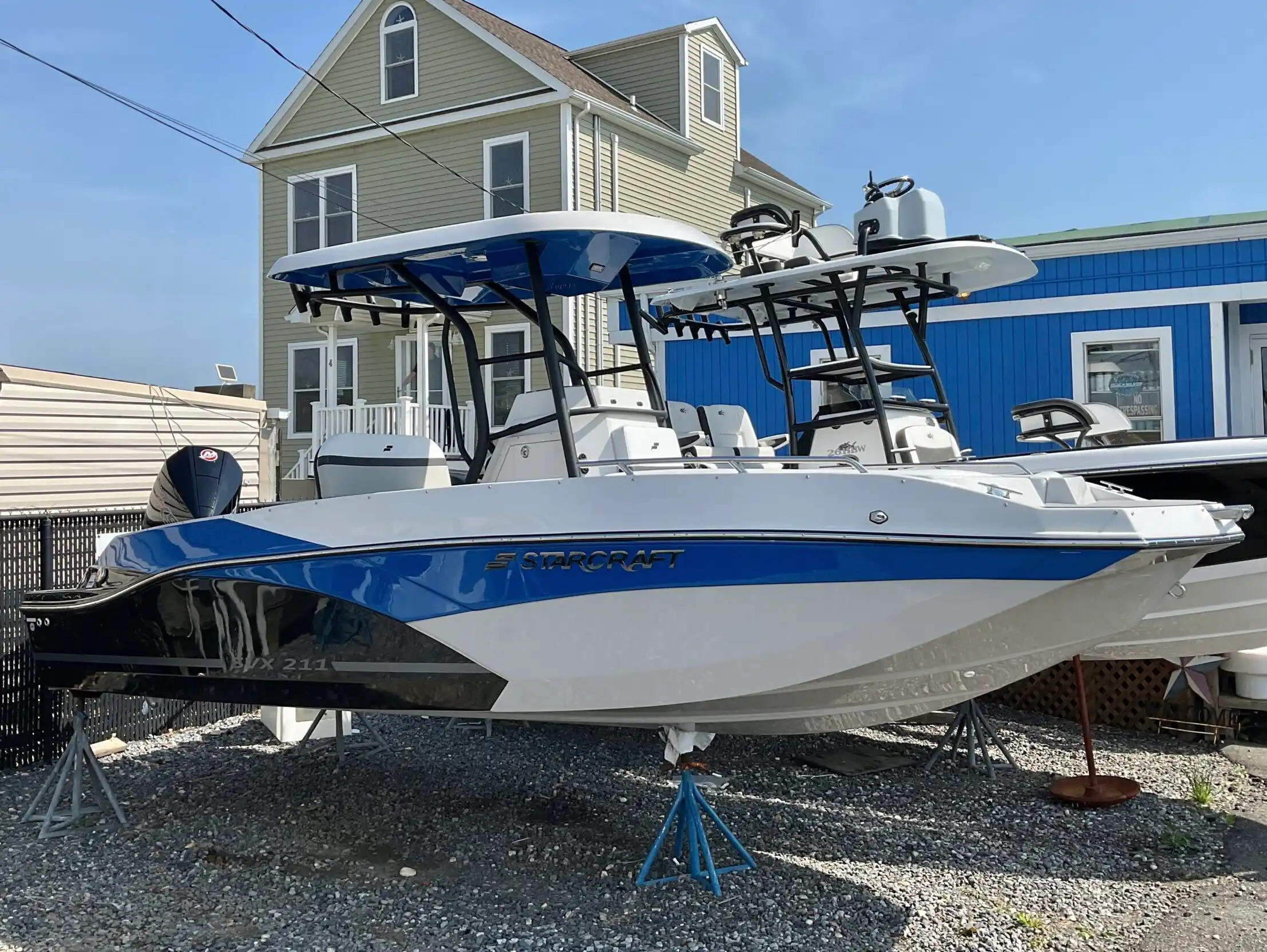 2025 Starcraft SVX 211 OB CC Deck Boat boat