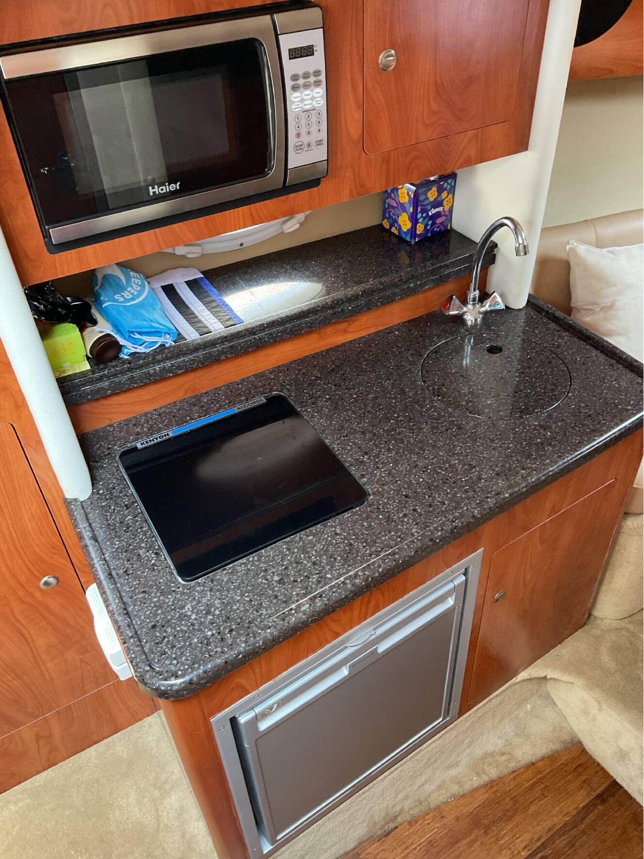 A photo of this 2013 Rinker 290 Express Cruiser