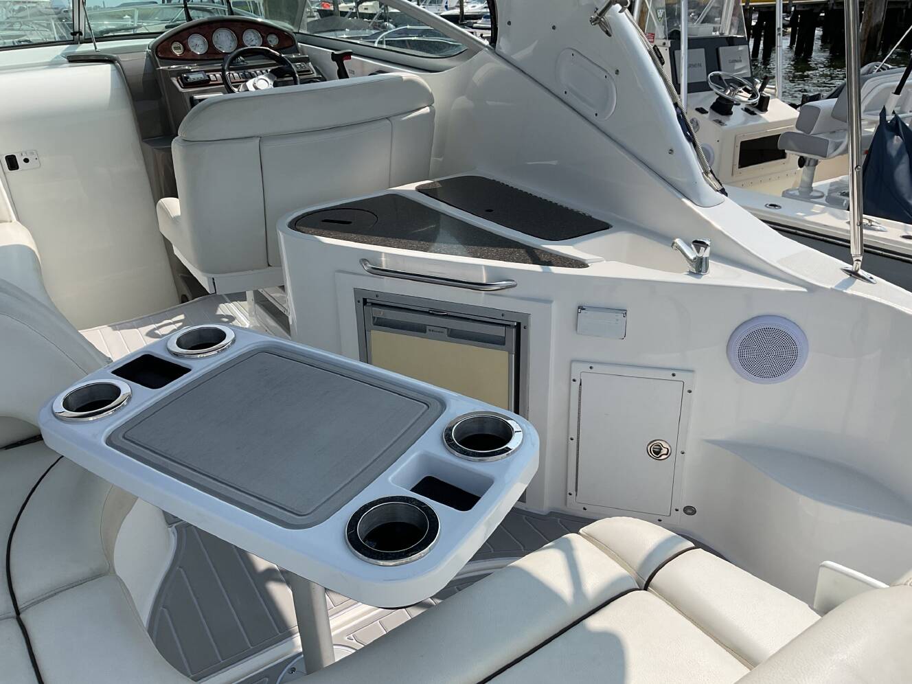 A photo of this 2013 Rinker 290 Express Cruiser