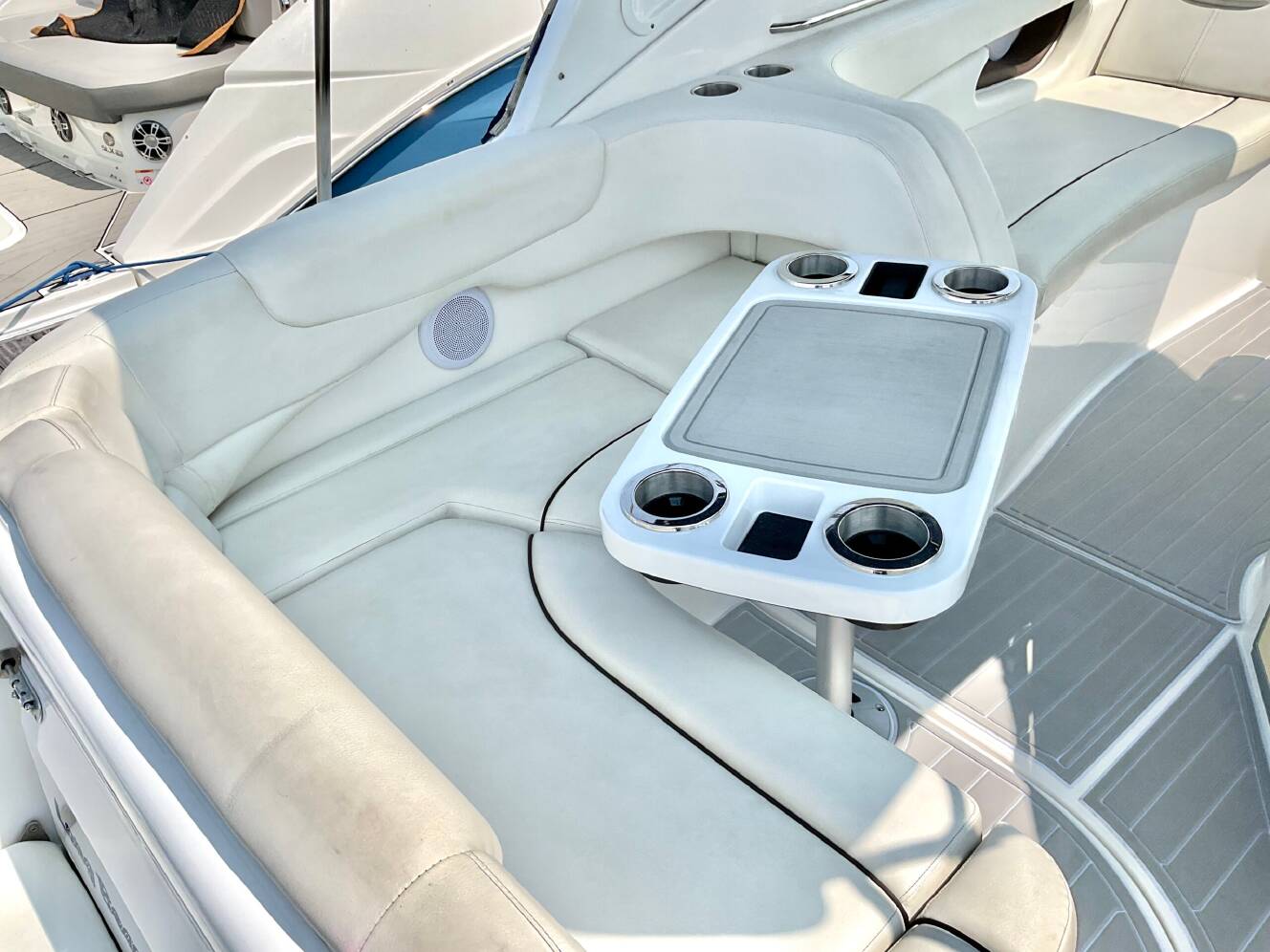 A photo of this 2013 Rinker 290 Express Cruiser