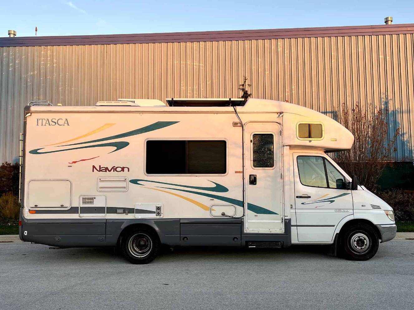 A photo of this 2007 Itasca NAVION 23H