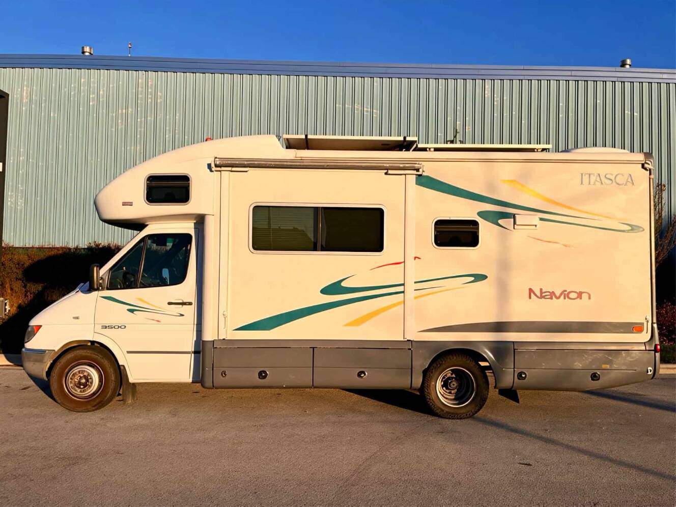 A photo of this 2007 Itasca NAVION 23H