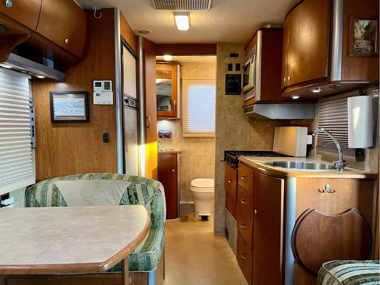 A photo of this 2007 Itasca NAVION 23H