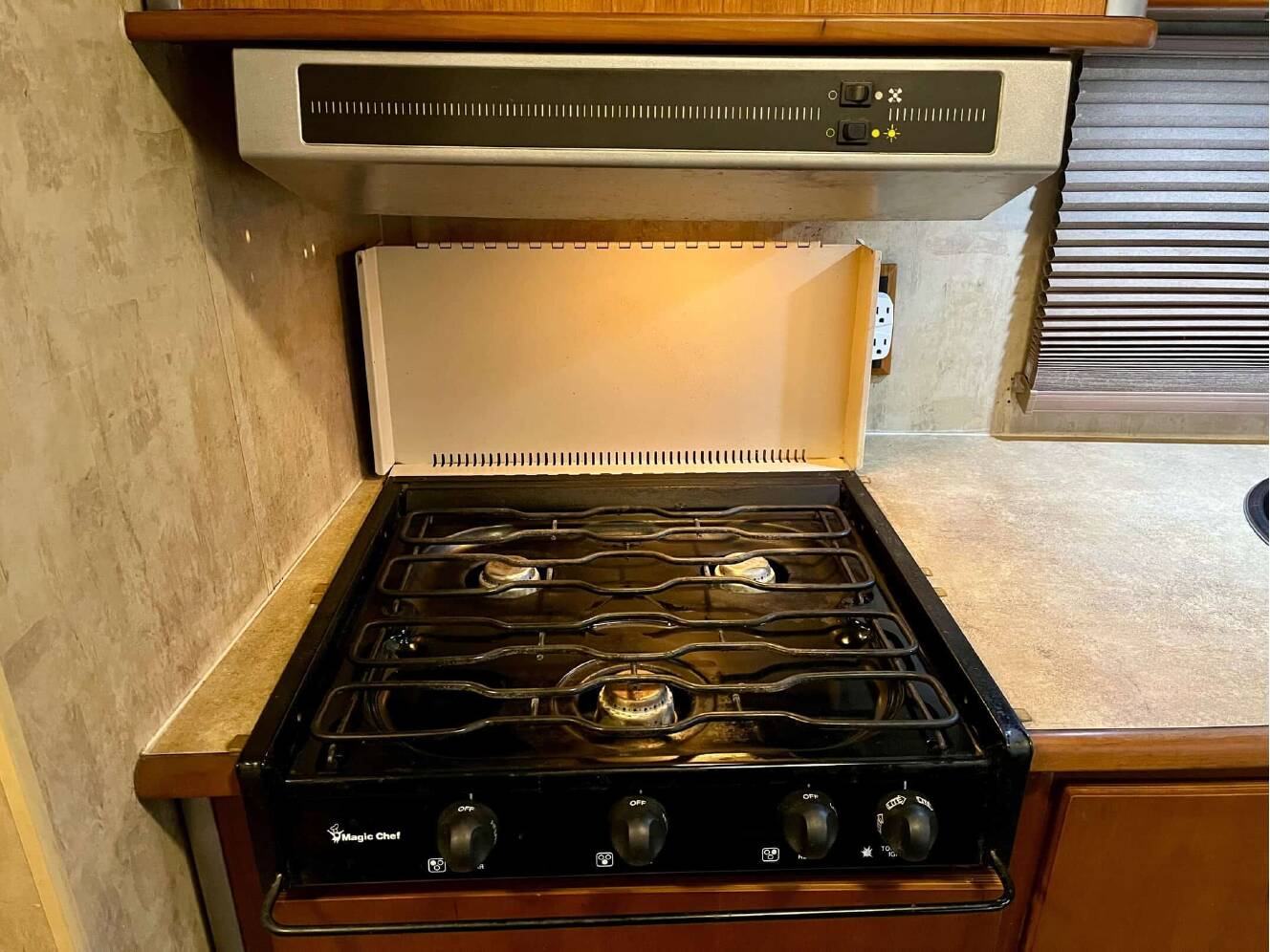 A photo of this 2007 Itasca NAVION 23H