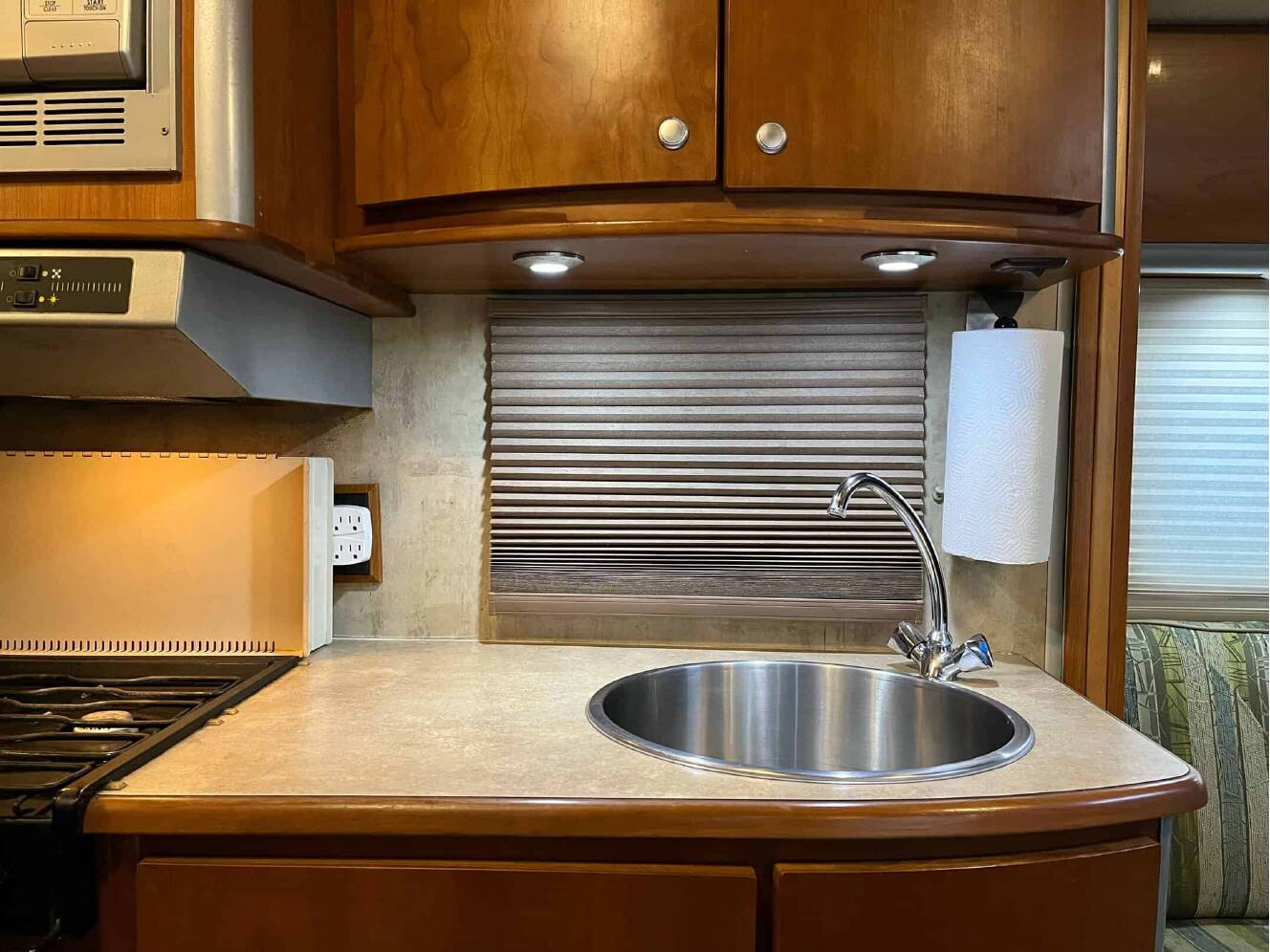 A photo of this 2007 Itasca NAVION 23H
