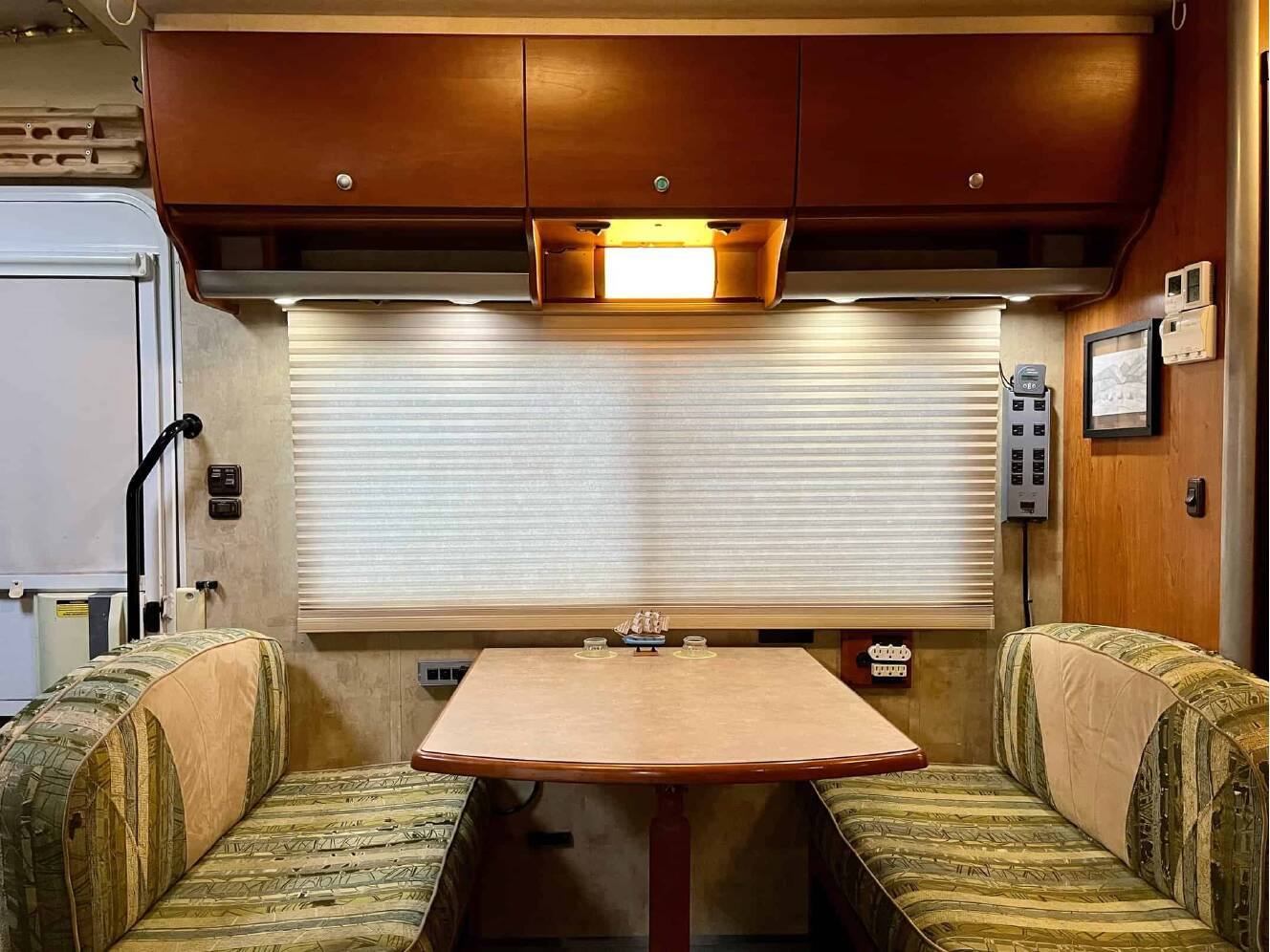 A photo of this 2007 Itasca NAVION 23H