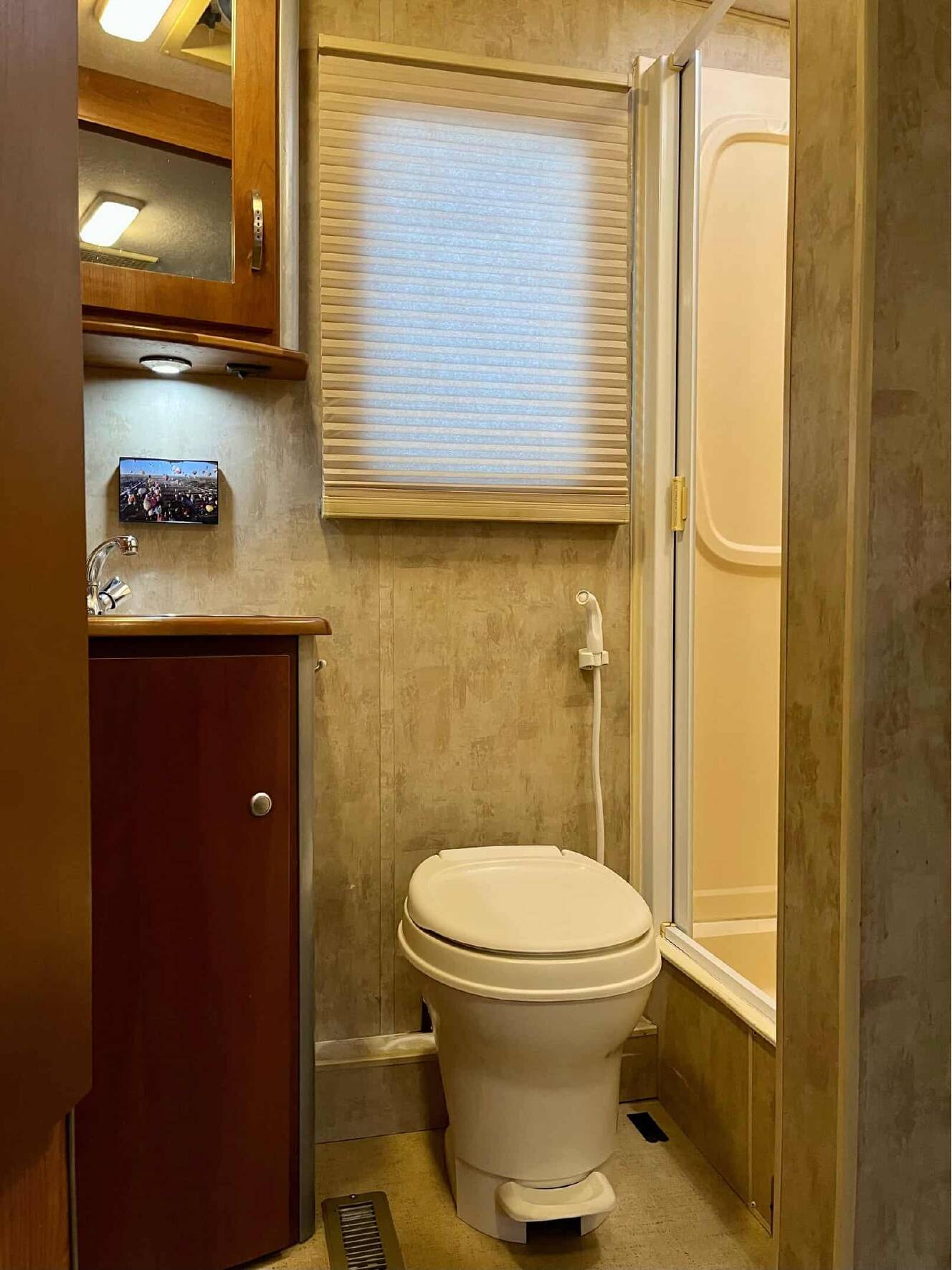 A photo of this 2007 Itasca NAVION 23H