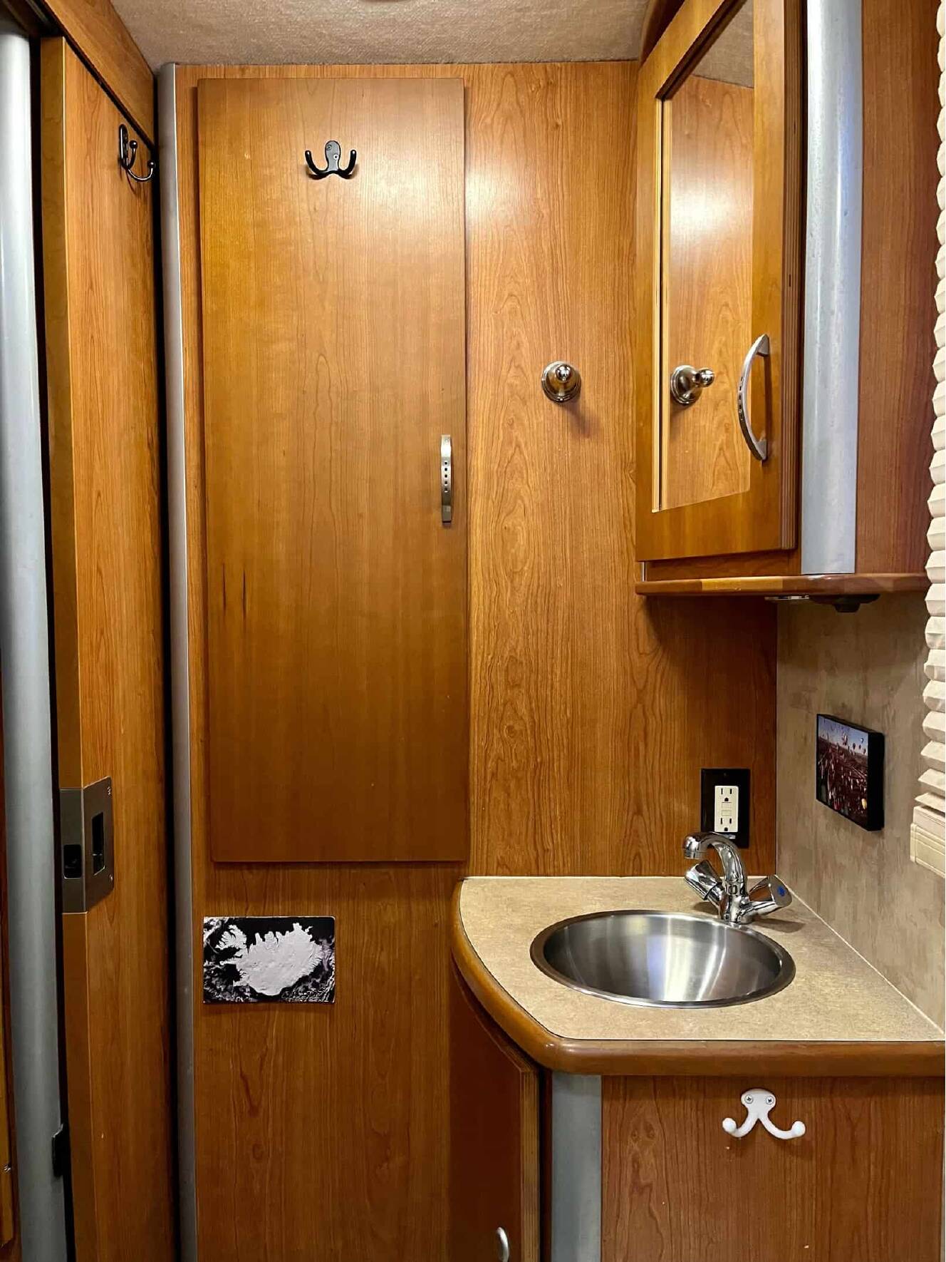 A photo of this 2007 Itasca NAVION 23H