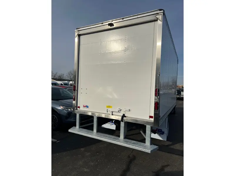 2025 FORD F600