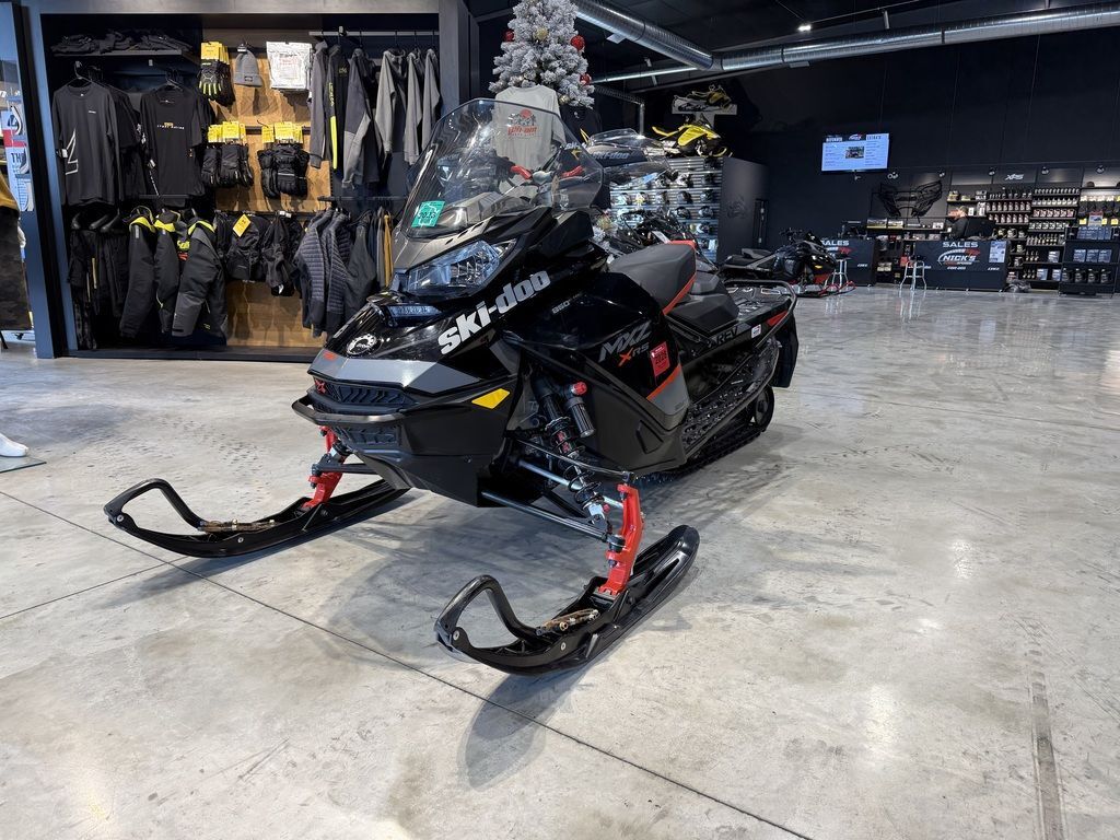 2020 Ski-Doo MXZ® X-RS® Rotax® 850 E-TEC® Ice R. XT 1.25 Black in dickeyville WI