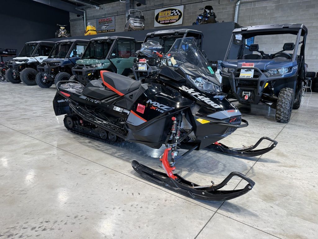 2020 Ski-Doo MXZ® X-RS® Rotax® 850 E-TEC® Ice R. XT 1.25 Black in dickeyville WI