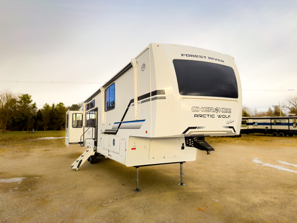 2026 Forest River Rv Cherokee Arctic Wolf 38LEAH.G in dewitt MI