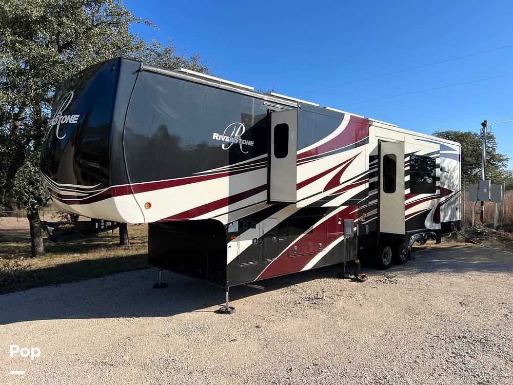 2019 Forest River Riverstone 39RKFB in johnson city TX