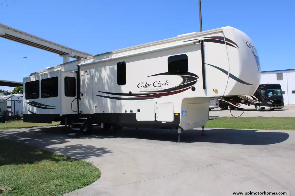 2020 Forest River Cedar Creek Silverback 37MBH RV