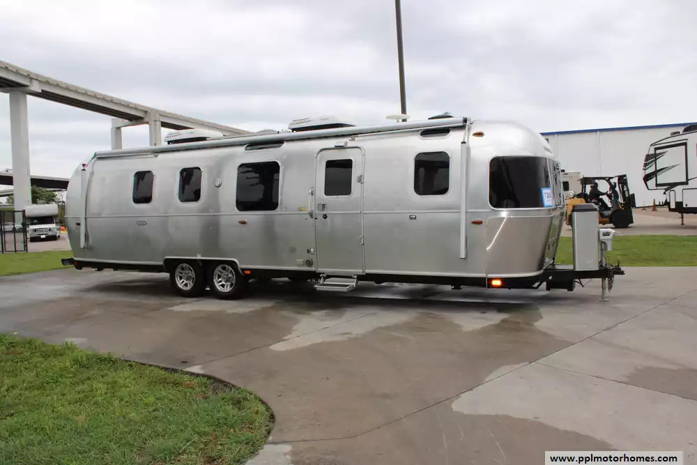 2018 Airstream Classic 33FBQ in houston TX