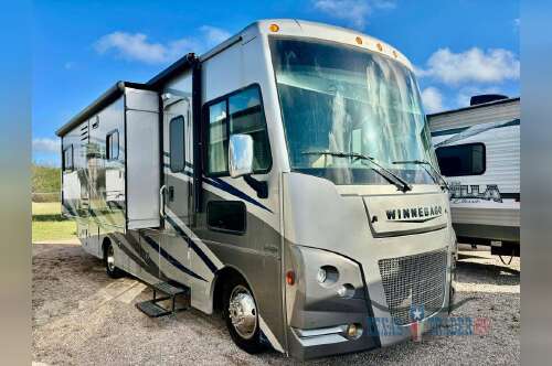 2018 Winnebago Vista LX 27N in la feria TX