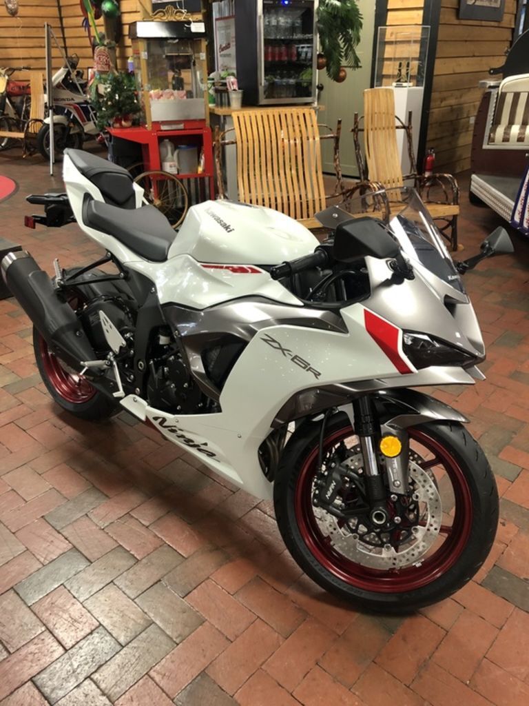 New 2024 Kawasaki Ninja® Zx -6R Pearl Robotic White/metallic Graph