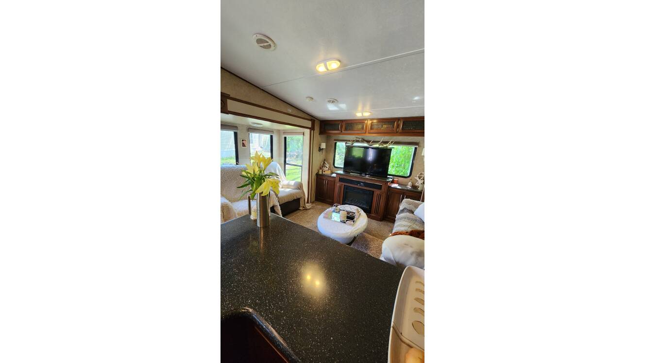 A photo of this 2014 Prime Time CRUSADER 325RES