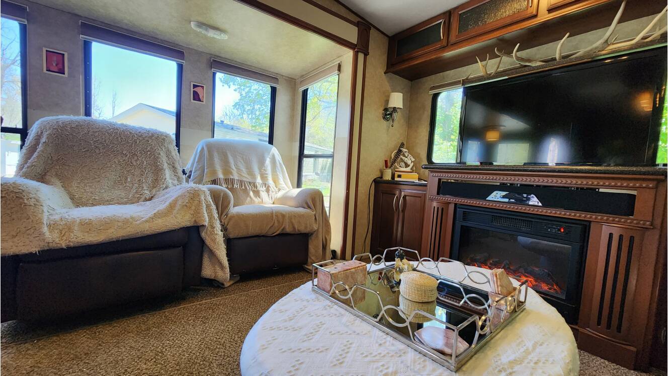 A photo of this 2014 Prime Time CRUSADER 325RES