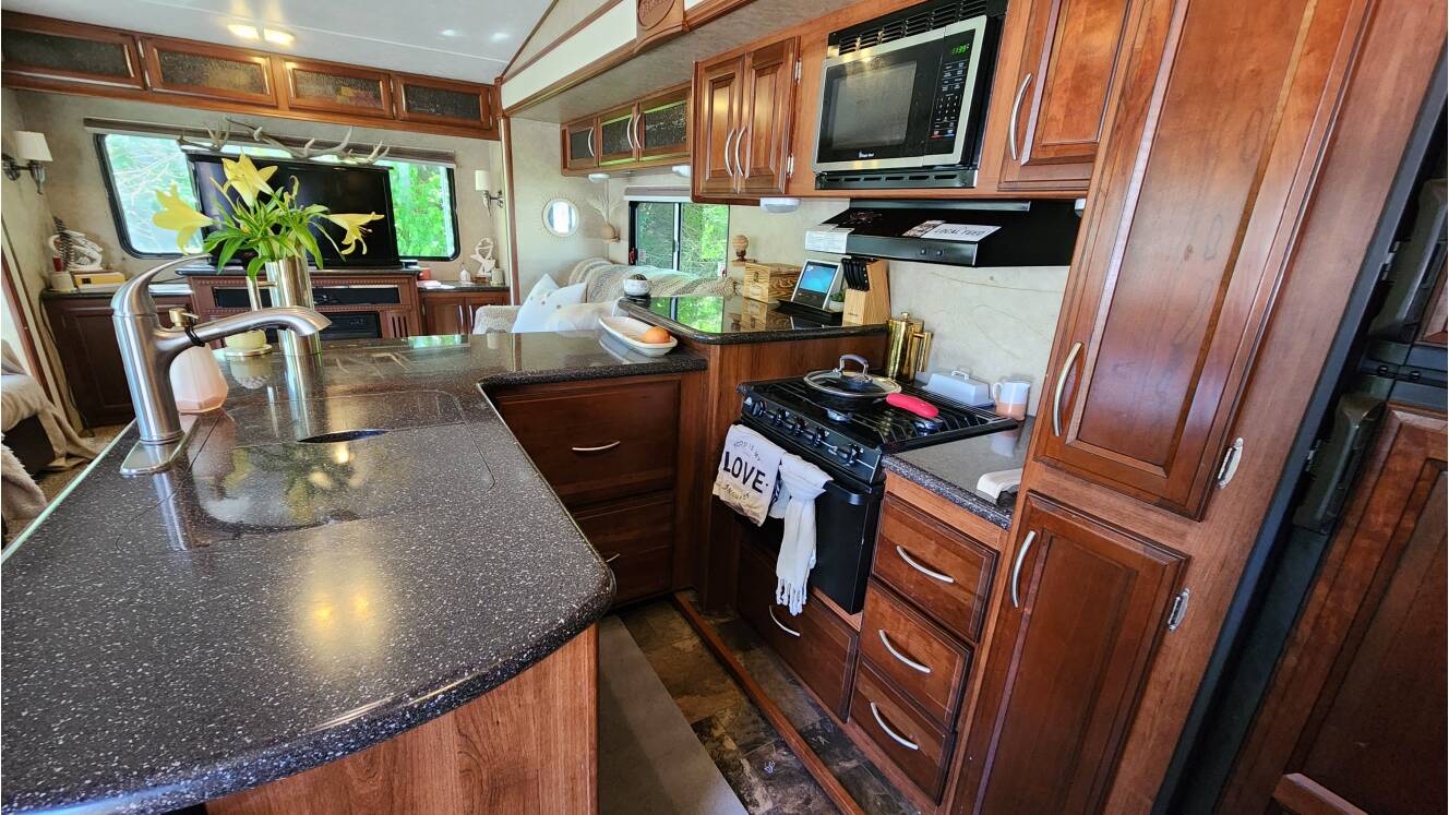 A photo of this 2014 Prime Time CRUSADER 325RES
