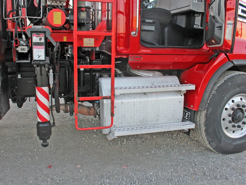 2016 WESTERN STAR 4700SB CONVENTIONAL FASSI CRANE (NEW) GRAPPLE SAW & 24.5' DEBRIS HAUL BODY