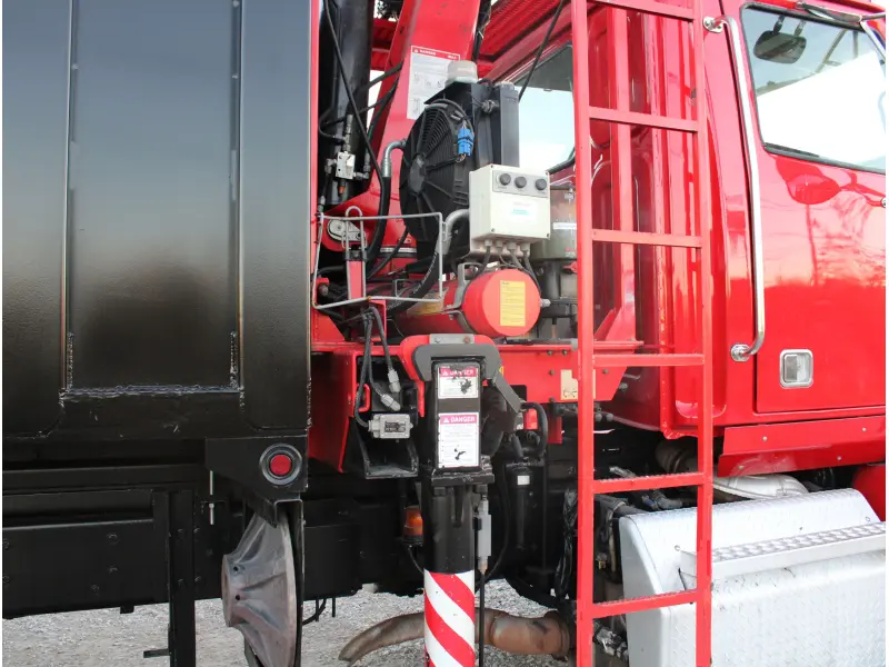 2016 WESTERN STAR 4700SB CONVENTIONAL FASSI CRANE (NEW) GRAPPLE SAW & 24.5' DEBRIS HAUL BODY