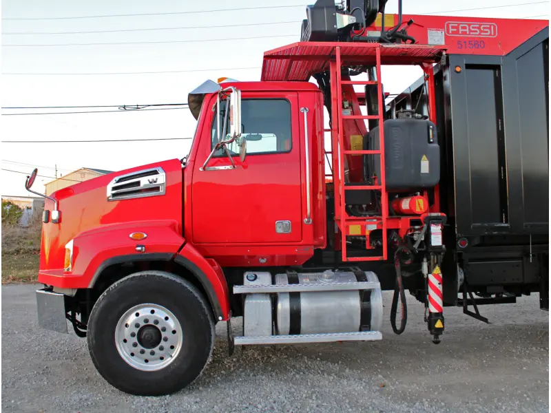 2016 WESTERN STAR 4700SB CONVENTIONAL FASSI CRANE (NEW) GRAPPLE SAW & 24.5' DEBRIS HAUL BODY