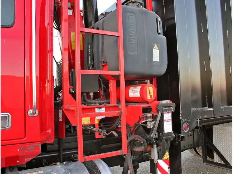 2016 WESTERN STAR 4700SB CONVENTIONAL FASSI CRANE (NEW) GRAPPLE SAW & 24.5' DEBRIS HAUL BODY