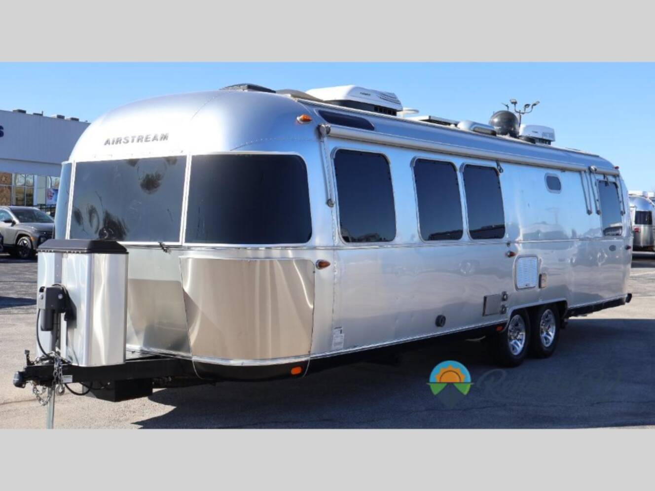 A photo of this 2018 Airstream Classic 30RB