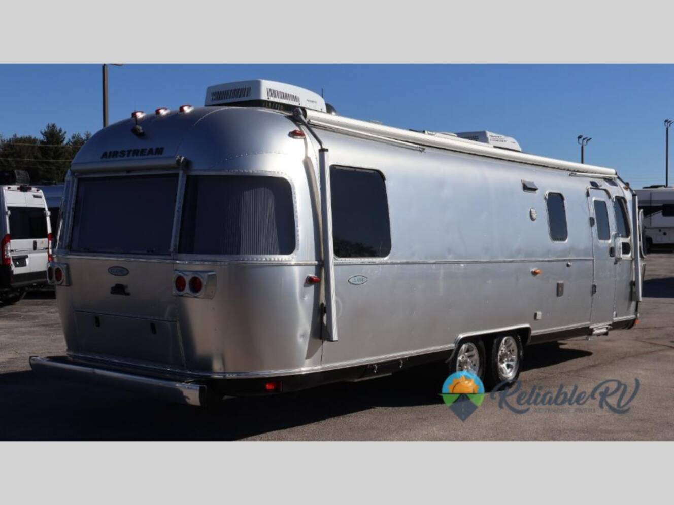A photo of this 2018 Airstream Classic 30RB