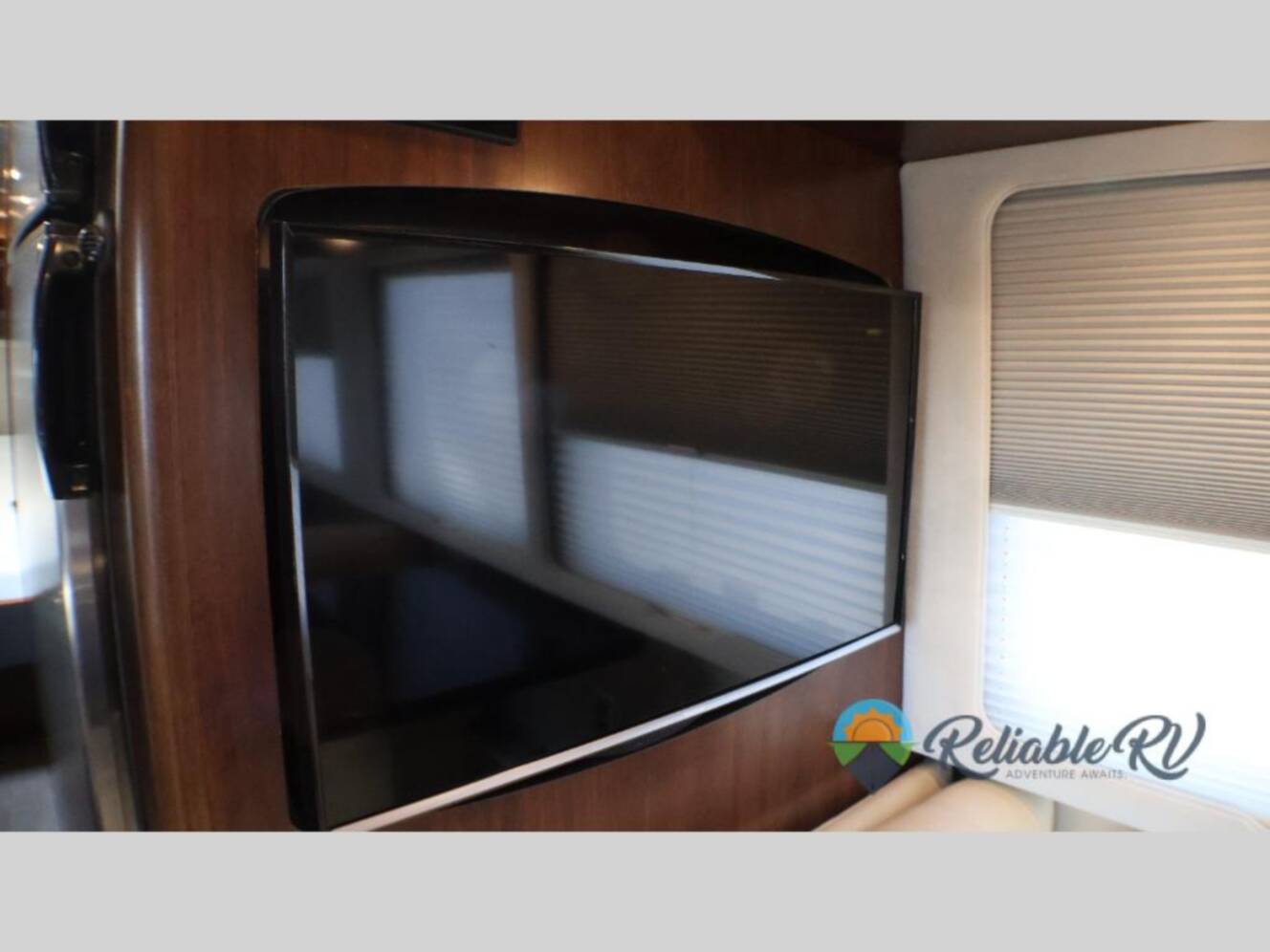 A photo of this 2018 Airstream Classic 30RB