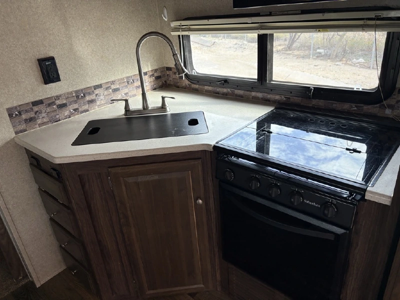 2017 FOREST RIVER ROCKWOOD ULTRA LITE 2606WS