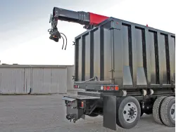 2016 WESTERN STAR 4700SB CONVENTIONAL FASSI CRANE (NEW) GRAPPLE SAW & 24.5' DEBRIS HAUL BODY